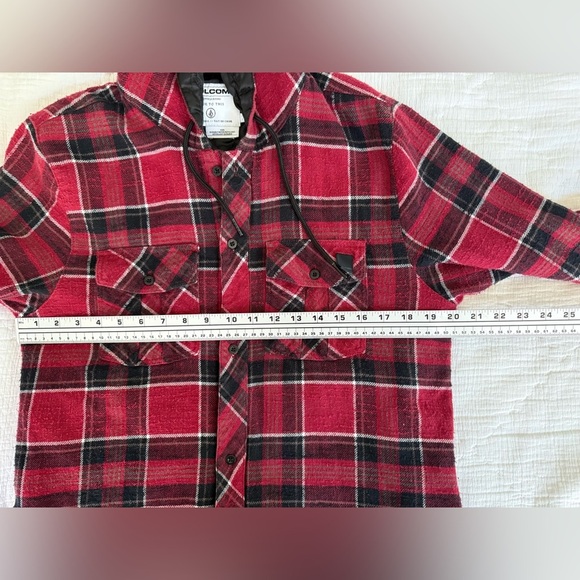Volcom Snowboarding Hooded Flannel Jacket Red Black Plaid DWR Men’s Small - Picture 11 of 12